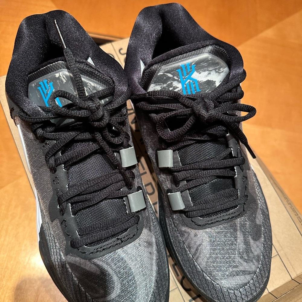 Kyrie8 Irving Black/Mercury Gray White Nike